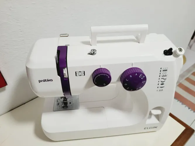 Vendo maquina de costura elgin