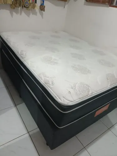 Cama Casal (Base+Colchão) semi novo