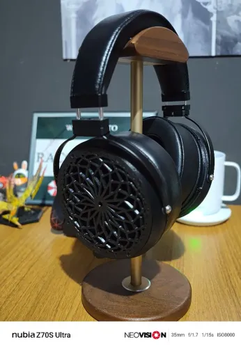 Headfone Ostinato