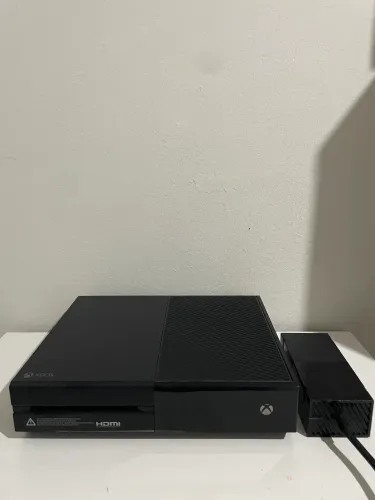 Xbox one fat - 1 terá - impecável - obs: sem controle 