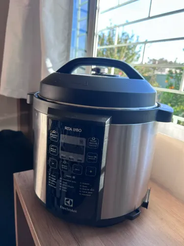 Panela de Pressão Elétrica Electrolux Rita Lobo 6L Inox - Excelente Estado