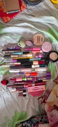 Kit de Maquiagens usadas (O LOTE com 50 itens)