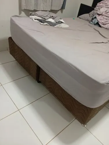 Cama queen com cabeceira