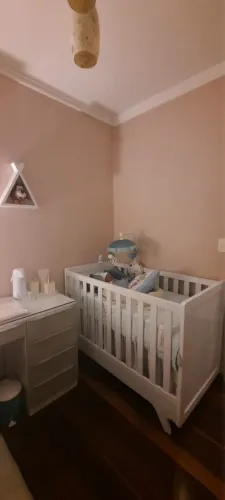 Berço que vira caminha