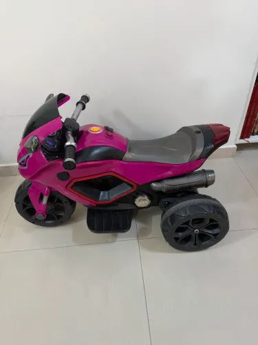 Moto Elétrica 6v Infantil Realista Sai Fumaça Luz E Som Cor Rosa