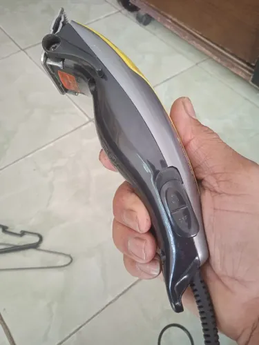 Máquina de cortar cabelo cadence funcionando tudo certinho