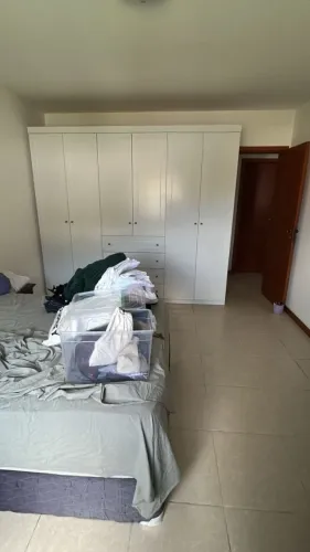 Armário de Roupas 6 Portas