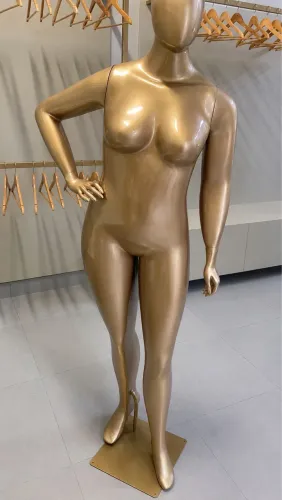 MANEQUIM À VENDA 