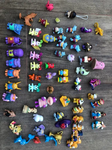 Conjunto de miniaturas. Brinquedos 