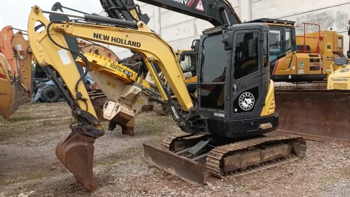 Mini escavadeira New Holland ec37 ano 2019. 6800 horas.