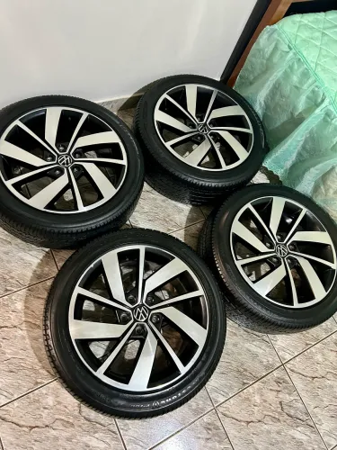 Rodas furacão 5x112 aro 17 modelo Jetta gli com pneu mais de meia vida !