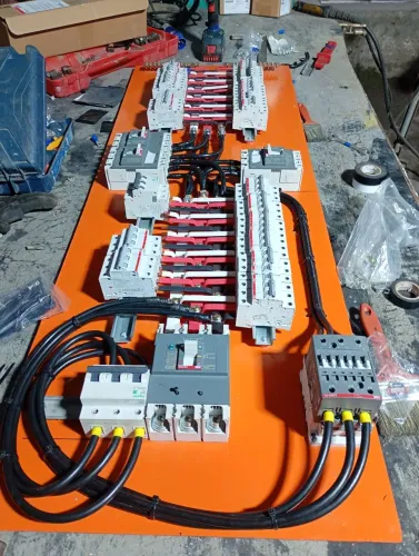 Serviços de elétrica industrial e predial montagens de miolos de painel