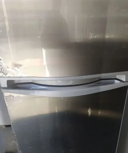 Vende-se geladeira semi usada, os interessados me mandem mensagem