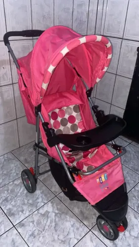 Carrinho de bebê menina