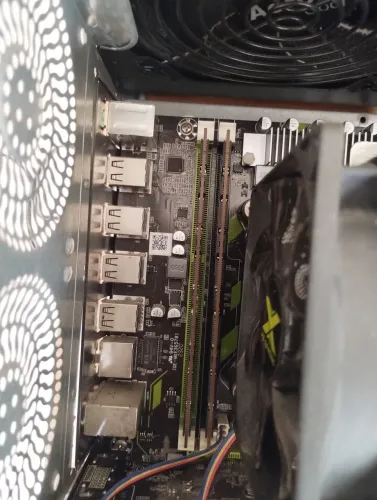Memória RAM 16 GB TOTAL (DUAS MEMÓRIAS 8 GB)
