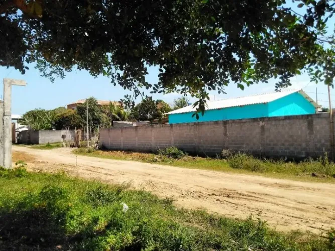 Dois lotes 600 metros quadrados murado com um kit net 