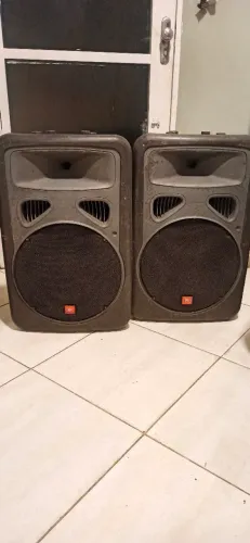 Par de caixas JBL EON