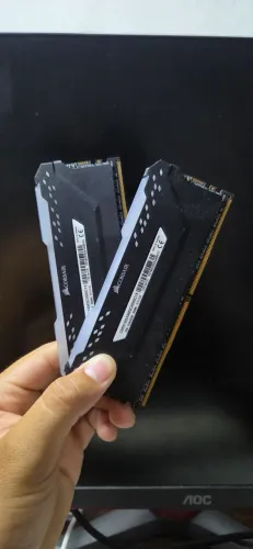 16GB MEMÓRIA RAM CORSAIR RGB