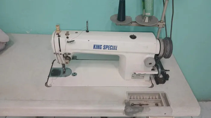 Maquina de costura reta