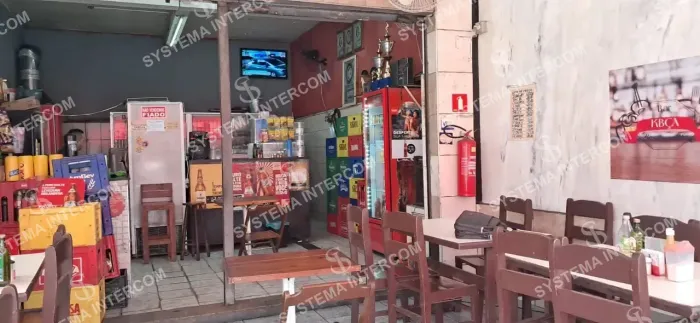 Bar de esquina em avenida de bastante movimento na Zona Leste