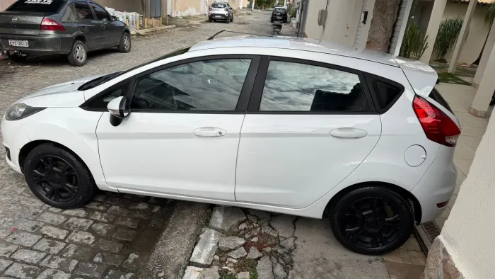 Ford Fiesta 1.6 16V Flex Aut. 5P 2016