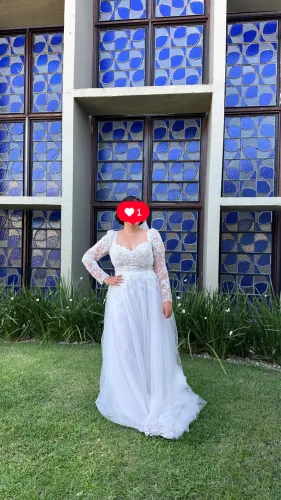 Vendo vestido de noiva completo, com véu e anágua 