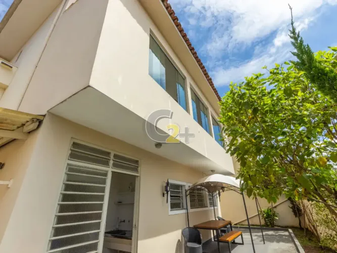 Casa à venda no Pacaembu com 3 quartos e 3 vagas