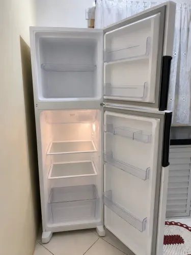 Geladeira Consul 2 portas - praticamente nova