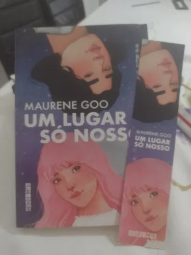 Livro de romance "Um lugar só nosso"- Maurene Goo
