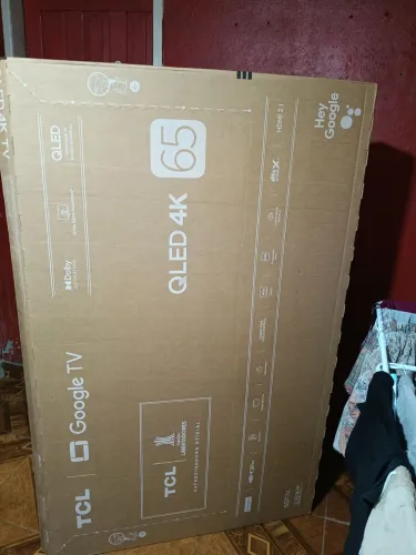Vendo esse caixa de tv 65 polegadas valor 300 reais 