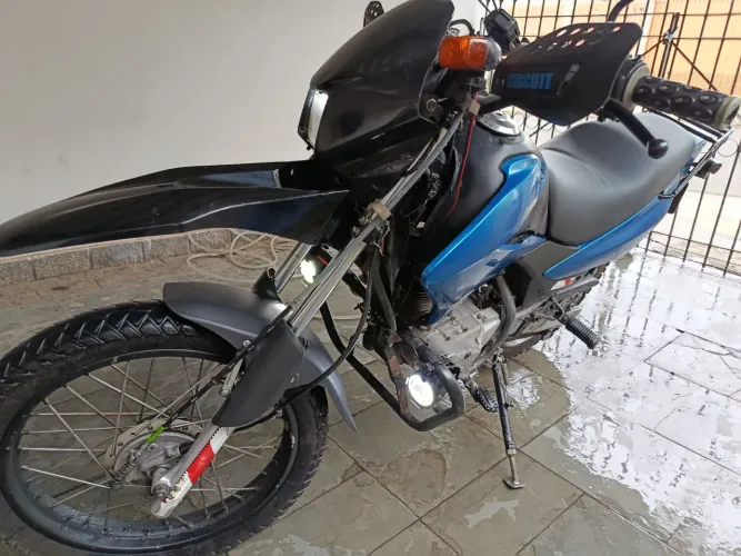 Bros 125 em ótimo estado, pneus bons lonas traseiras trocadas e muito econômica.