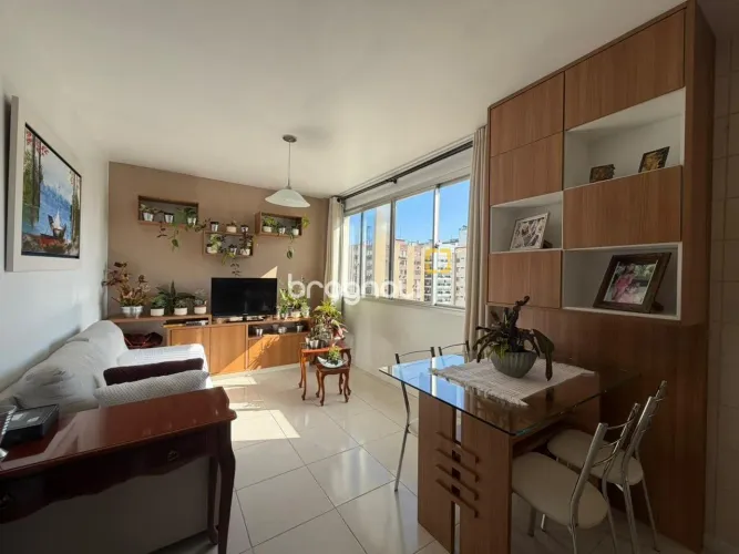 Apartamento de 01 dormitório com suíte no Centro de Florianópolis / SC