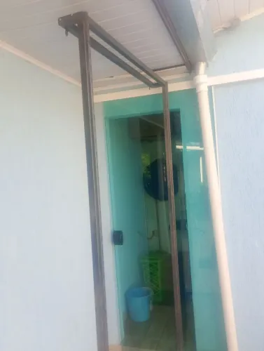Arara cabideiro