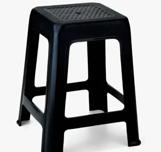 06 banquetas resistentes pretas