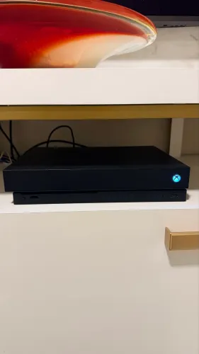 XBOX ONE X - NOVÍSSIMO + JOGO MINECRAFT