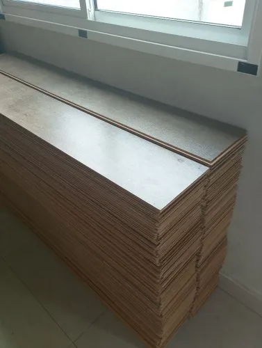 80m² Piso laminado clicado
