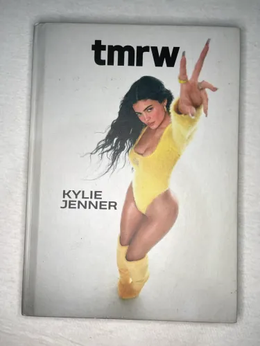 AUTOGRAFADO! Kylie Jenner Livro Revista Raro TMRW Magazine