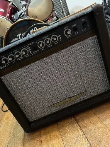 Amplificador Oneal OCG 200CR + Foot Controller - Conservado