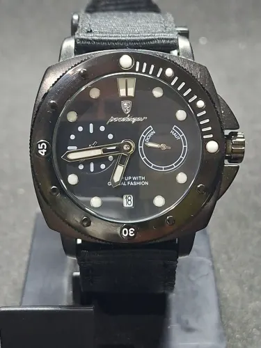 Relógio Poedagar modelo 690B pulseira em lona.