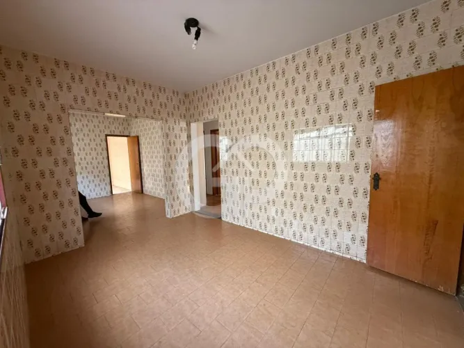 Casa Ampla para Venda/Locação | São Benedito | Área Externa e Potencial para Piscina