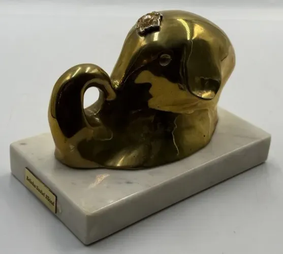 Grande e pesada Escultura de bronze representando Elefante base mármore branco*