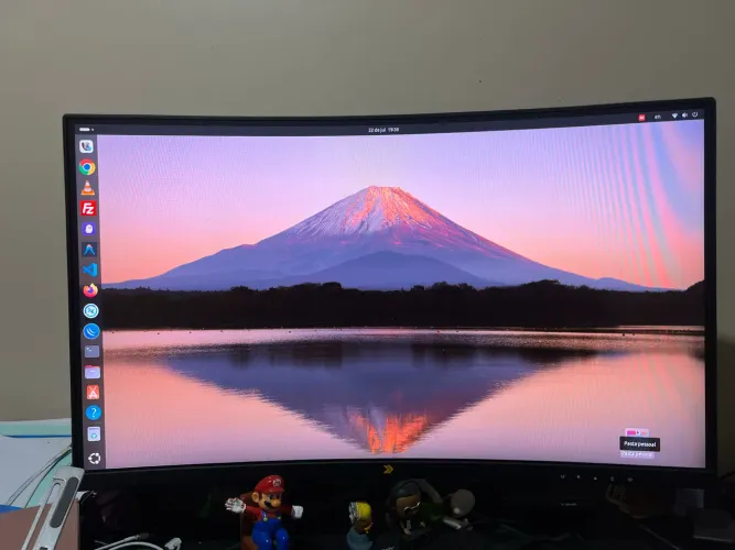 Tela curva KBM full HD 27 polegadas