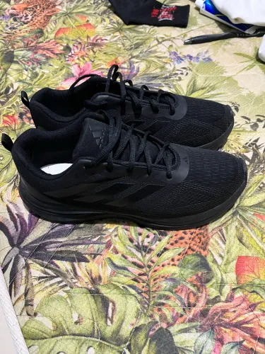 Tênis Adidas