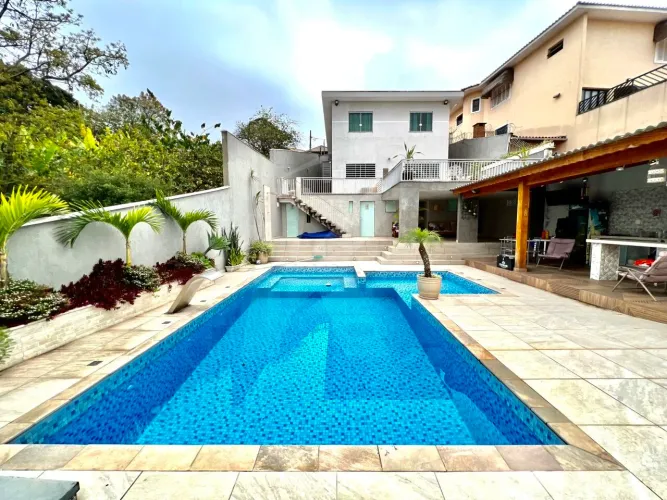 Casa à venda com piscina, 3 quartos, 3 vagas, Tremembé