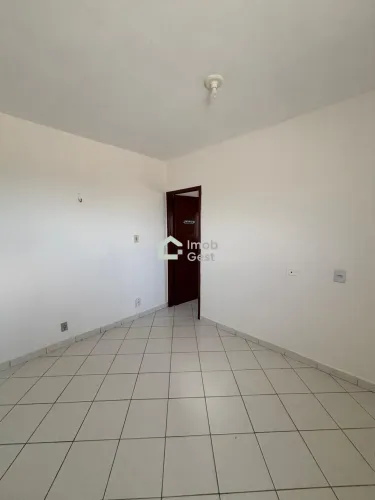 ALUGA SE APARTAMENTO PRAIA DO MEIO
