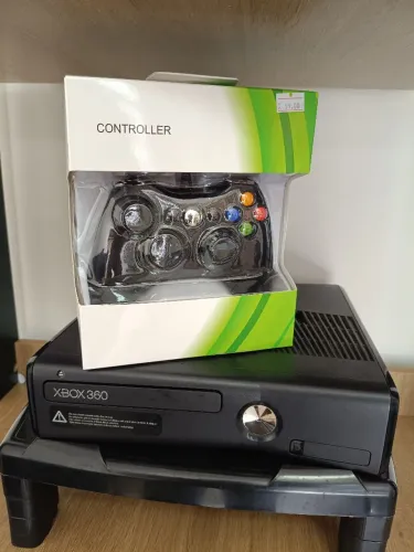 Controle Xbox 360 com fio (loja física)com garantia ?