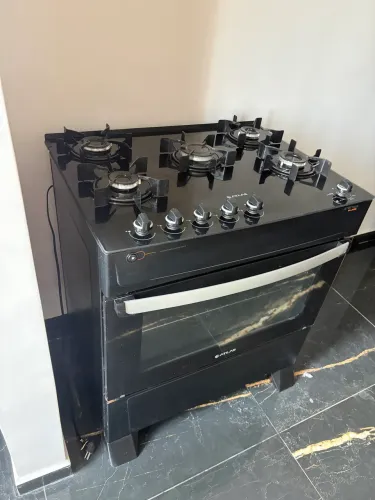 Fogão Atlas 5 Bocas Atenas Glass Com Mesa de Vidro Bivolt Preto