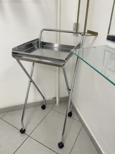 Carrinho Auxiliar de Cabeleireiro em Inox com Rodinhas - Seminovo