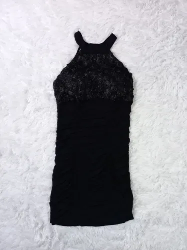 Vestido Preto com Detalhe em Flores