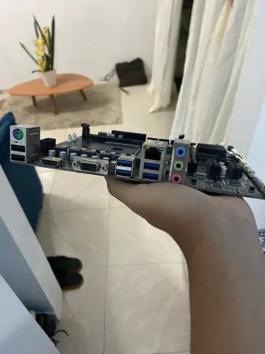 vendo essa placa mae amd a520m com defeito